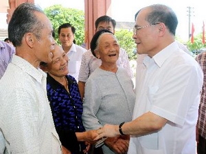 ប្រធានរដ្ឋសភាវៀតណាមជួបប្រាស្រ័យជាមួយអ្នកបោះឆ្នោត